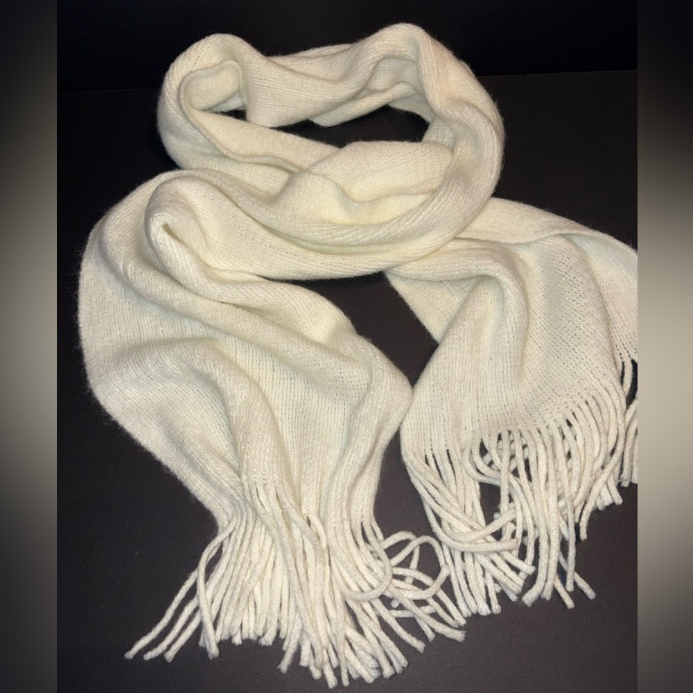 Lightweight warm Scarf - Picture 2 of 3